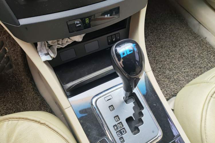 Used BYD G6 2013 1.5TID Automatic Luxury Model Gear Lever