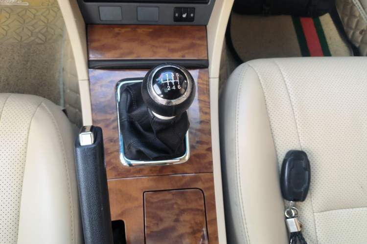 Used BYD G6 2013 1.5TI Manual Luxury Model Gear Lever