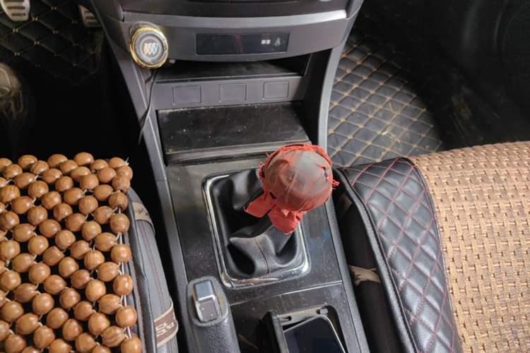 Used BYD G6 2013 2.0L Manual Luxury Version Gear Lever