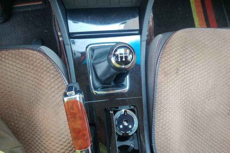 Used BYD G6 2013 2.0L Manual Luxury Version Gear Lever