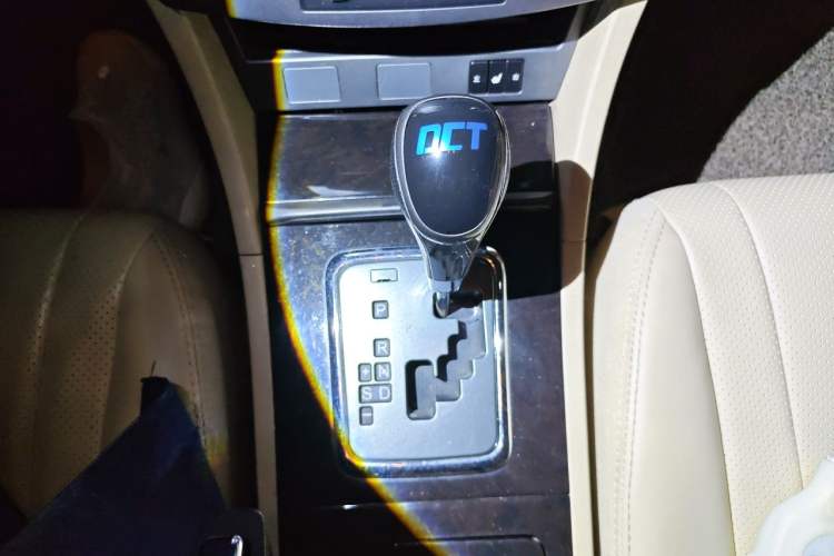 Used BYD G6 2013 1.5TID Automatic Luxury Model Gear Lever