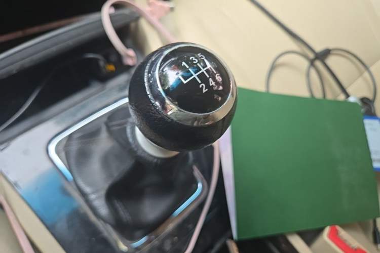 Used BYD G6 2013 1.5TI Manual Luxury Model Gear Lever