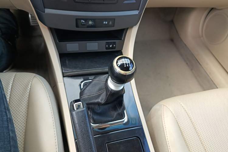 Used BYD G6 2013 1.5TI Manual Luxury Model Gear Lever