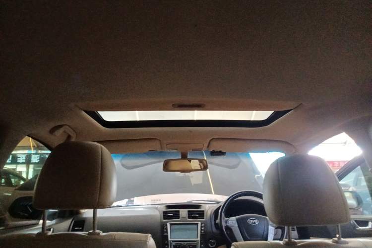 Used BYD G6 2013 1.5TI Manual Luxury Model Headliner