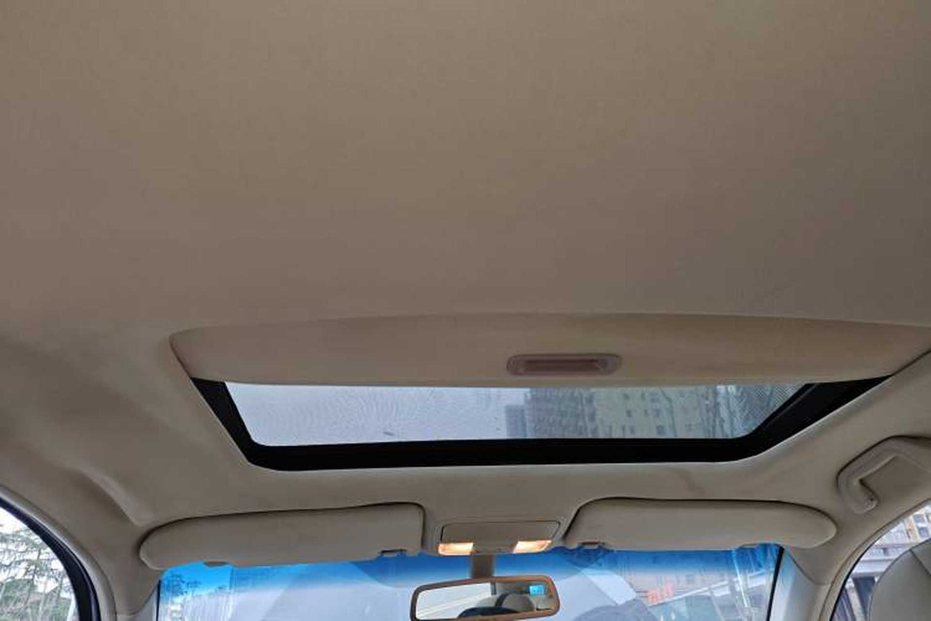 Used BYD G6 2013 2.0L Manual Luxury Version Headliner