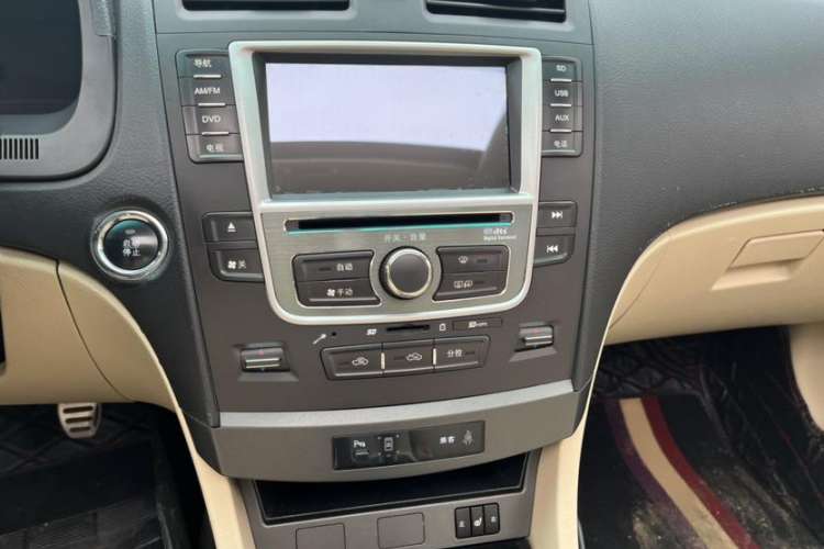 Used BYD G6 2013 2.0L Manual Luxury Version Interior 2