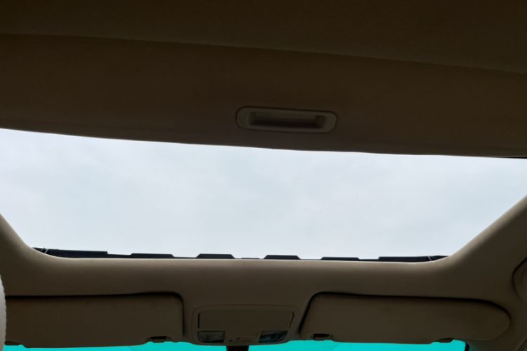 Used BYD G6 2013 2.0L Manual Luxury Version Interior 7