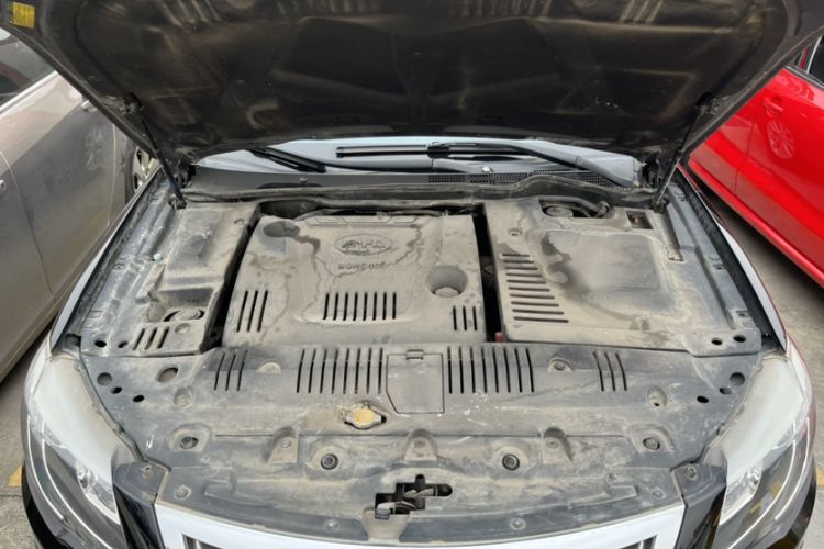 Used BYD G6 2013 2.0L Manual Luxury Version Interior 8