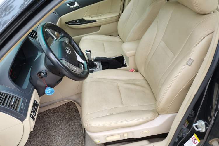 Used BYD G6 2013 2.0L Manual Luxury Version Left Front Seat