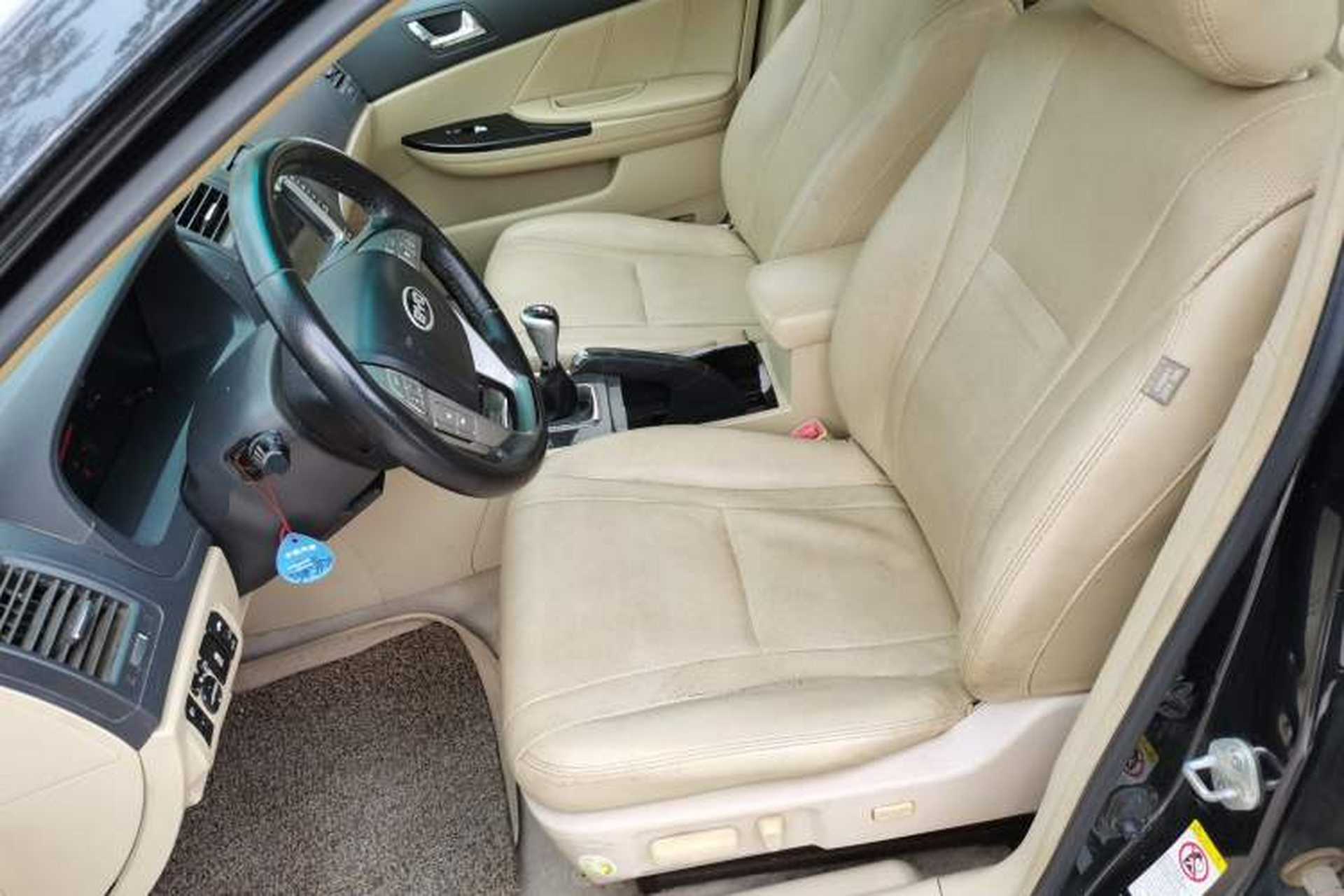 Used BYD G6 2013 2.0L Manual Luxury Version Left Front Seat