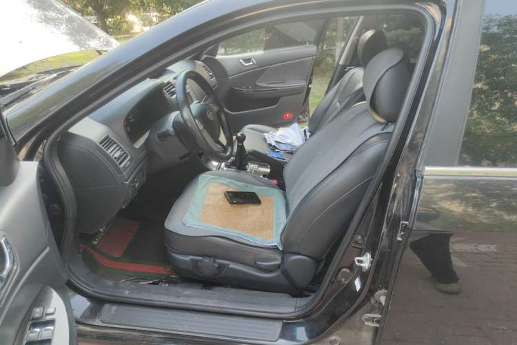 Used BYD G6 2013 2.0L Manual Luxury Version Left Front Seat