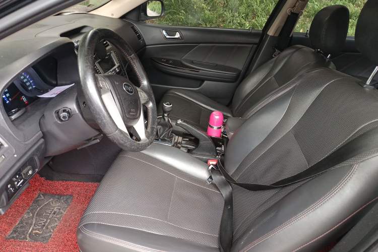 Used BYD G6 2013 2.0L Manual Luxury Version Left Front Seat