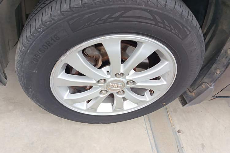 Used BYD G6 2013 1.5TI Manual Luxury Model Left Front Wheel Hub