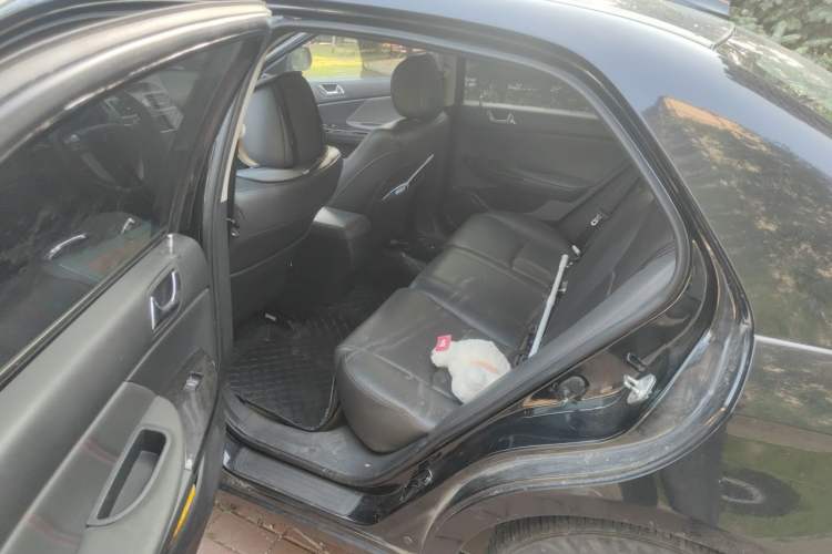 Used BYD G6 2013 2.0L Manual Luxury Version Left Rear Seat