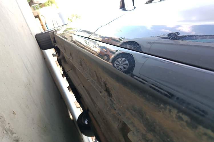Used BYD G6 2013 1.5TI Manual Luxury Model Left Side Sill