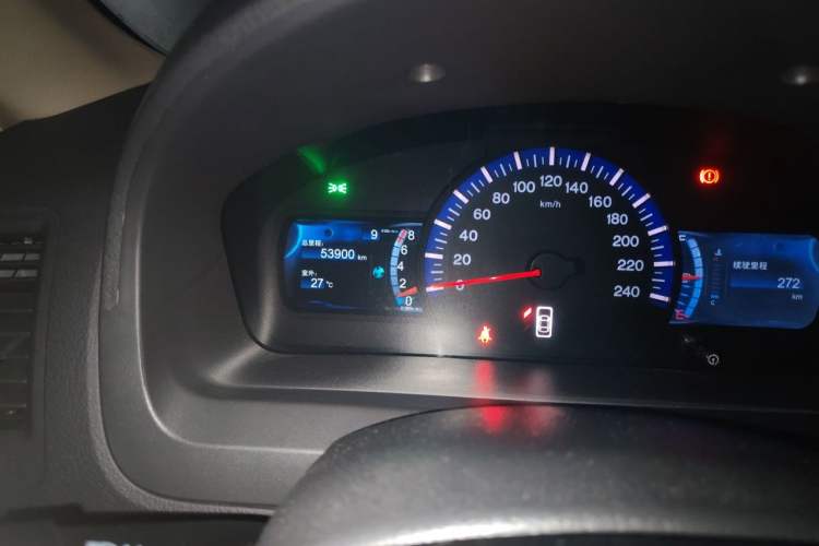 Used BYD G6 2013 2.0L Manual Luxury Version Odometer Close Up