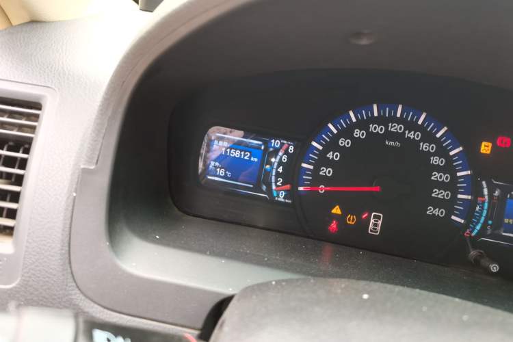 Used BYD G6 2013 2.0L Manual Luxury Version Odometer Close Up