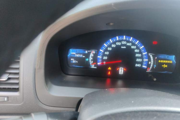 Used BYD G6 2013 2.0L Manual Luxury Version Odometer Close Up