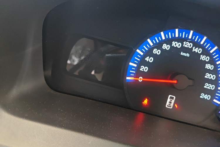 Used BYD G6 2013 2.0L Manual Luxury Version Odometer Close Up
