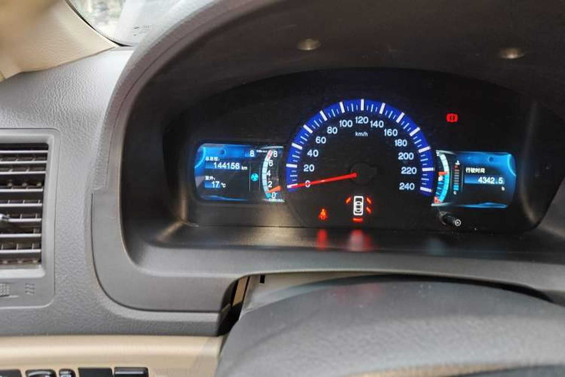 Used BYD G6 2013 2.0L Manual Luxury Version Odometer Close Up