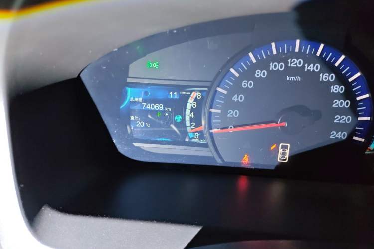 Used BYD G6 2013 1.5TID Automatic Luxury Model Odometer Close Up