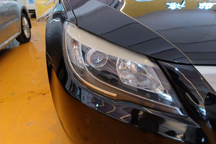 Used BYD G6 2013 1.5TI Manual Luxury Model Right Front Headlight