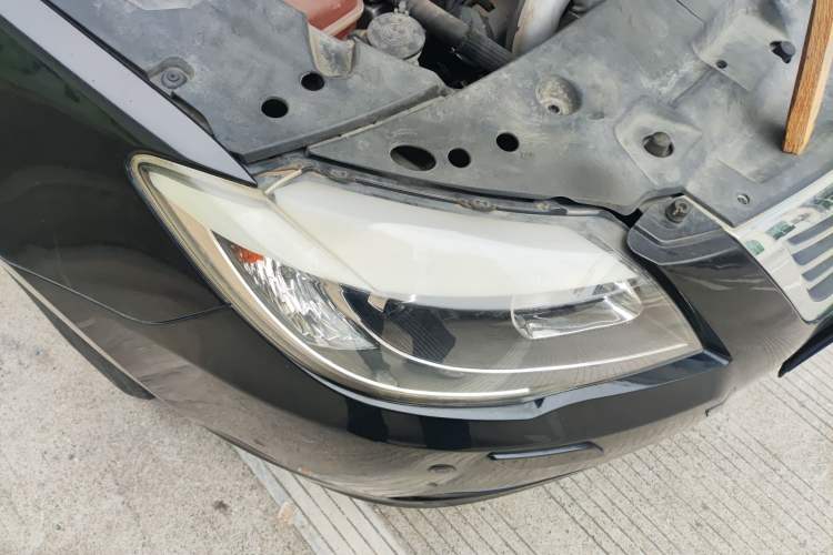 Used BYD G6 2013 1.5TID Automatic Luxury Model Right Front Headlight