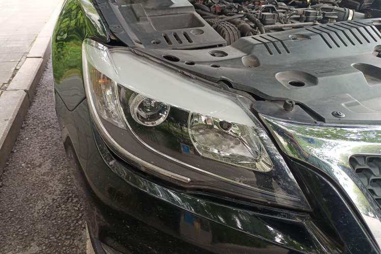 Used BYD G6 2013 2.0L Manual Luxury Version Right Front Headlight