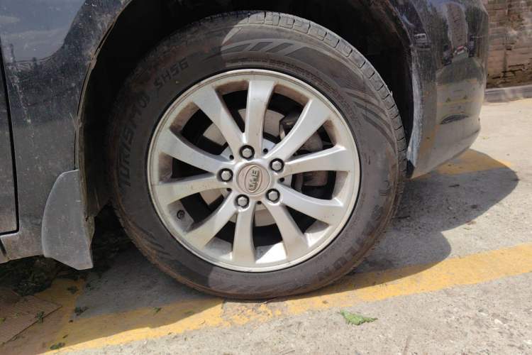 Used BYD G6 2013 1.5TI Manual Luxury Model Right Front Wheel Hub