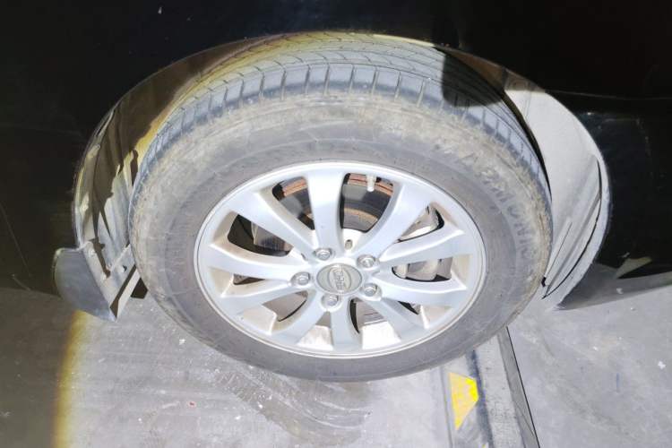 Used BYD G6 2013 2.0L Manual Luxury Version Right Front Wheel Hub