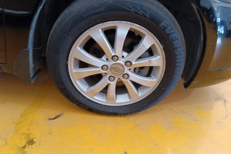 Used BYD G6 2013 1.5TI Manual Luxury Model Right Front Wheel Hub
