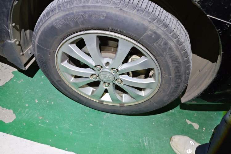 Used BYD G6 2013 1.5TID Automatic Luxury Model Right Front Wheel Hub