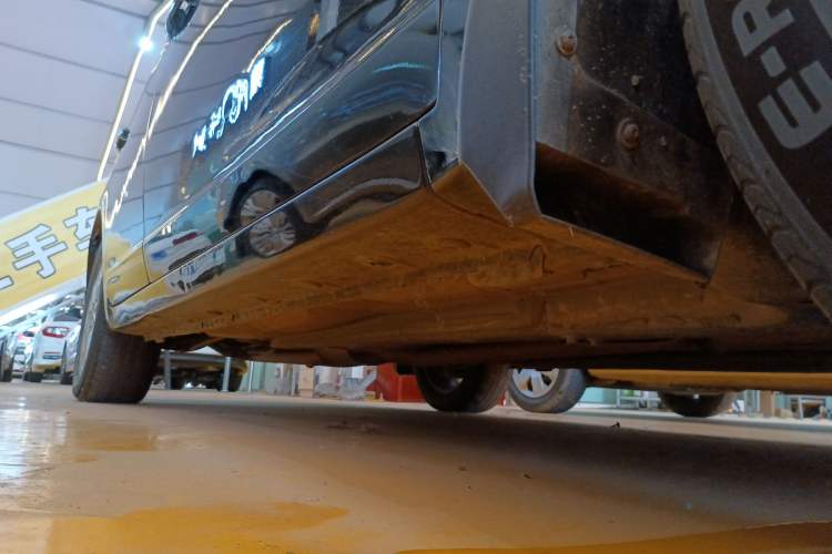 Used BYD G6 2013 1.5TI Manual Luxury Model Right Side Sill