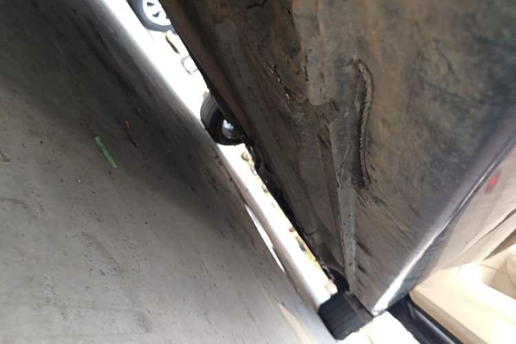 Used BYD G6 2013 1.5TI Manual Luxury Model Right Side Sill