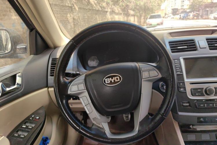 Used BYD G6 2013 1.5TI Manual Luxury Model Steering Wheel