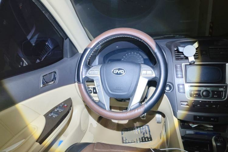 Used BYD G6 2013 2.0L Manual Luxury Version Steering Wheel