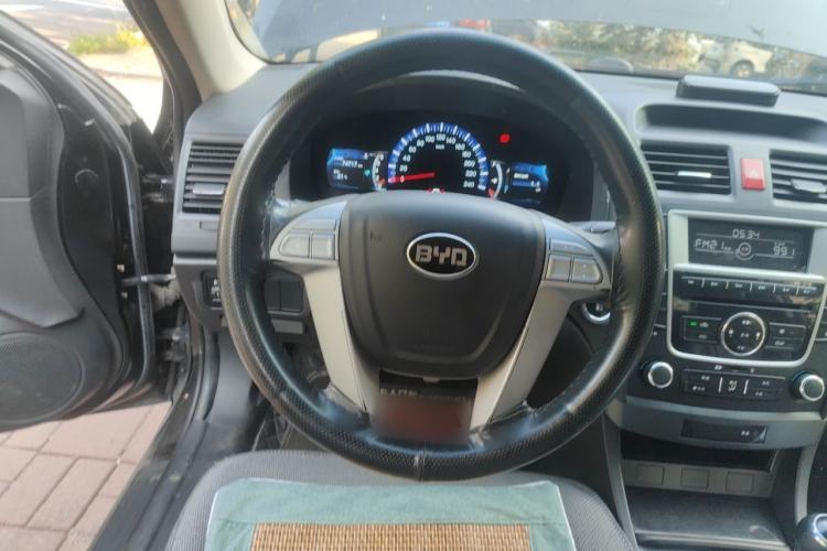 Used BYD G6 2013 2.0L Manual Luxury Version Steering Wheel