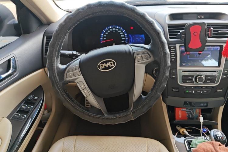 Used BYD G6 2013 2.0L Manual Luxury Version Steering Wheel