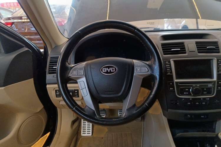 Used BYD G6 2013 1.5TI Manual Luxury Model Steering Wheel