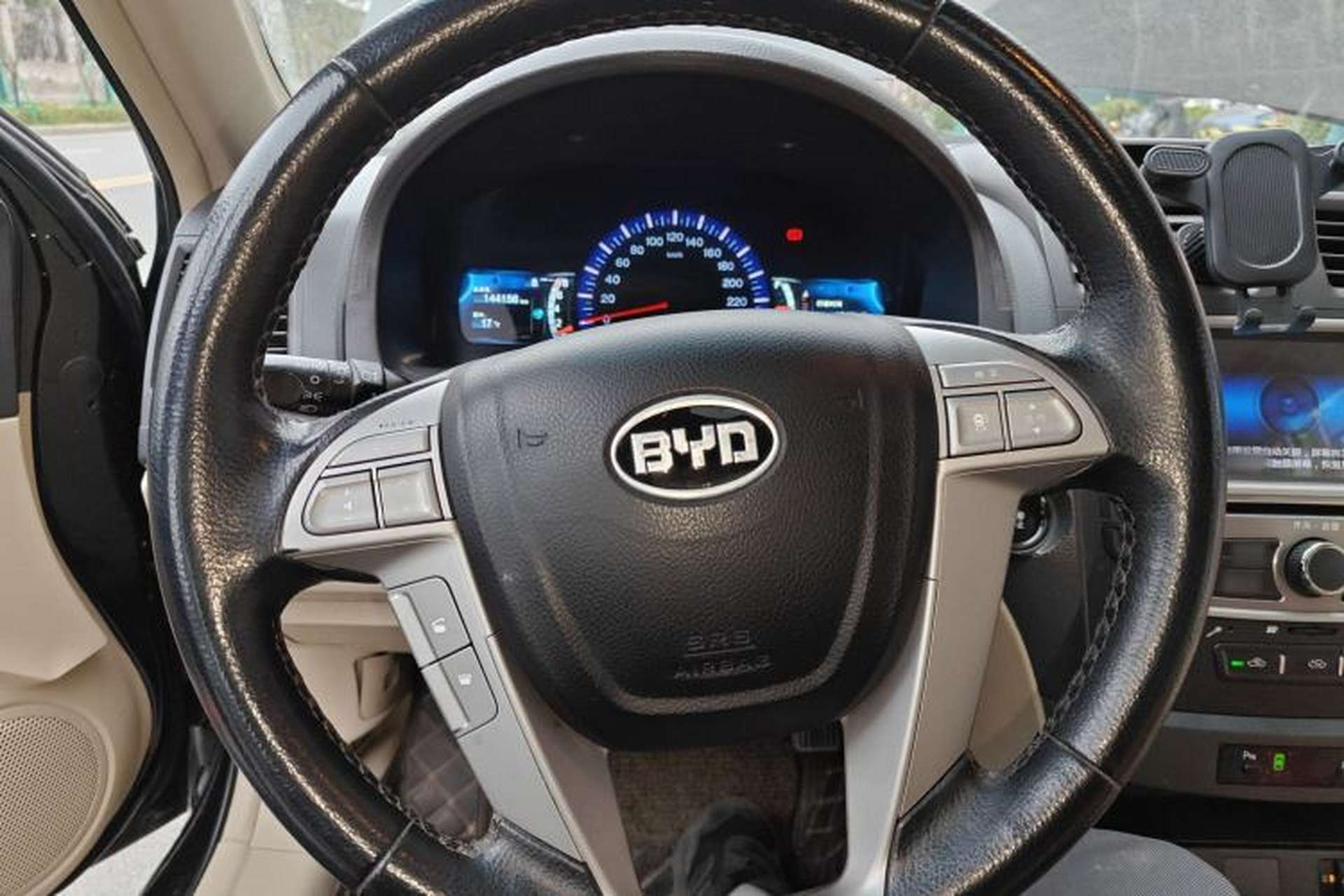Used BYD G6 2013 2.0L Manual Luxury Version Steering Wheel