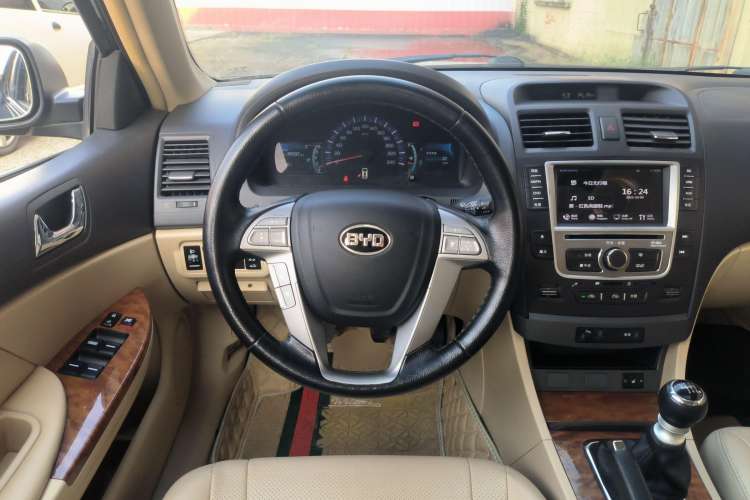 Used BYD G6 2013 1.5TI Manual Luxury Model Steering Wheel
