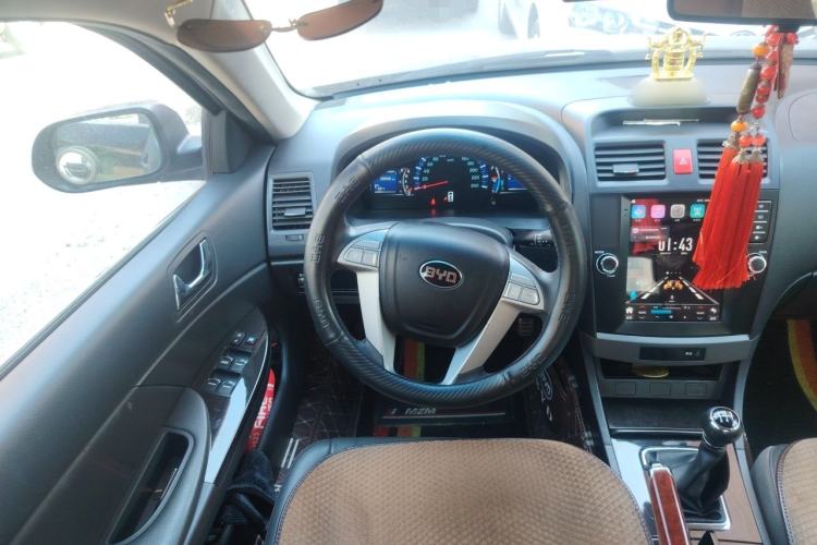 Used BYD G6 2013 2.0L Manual Luxury Version Steering Wheel