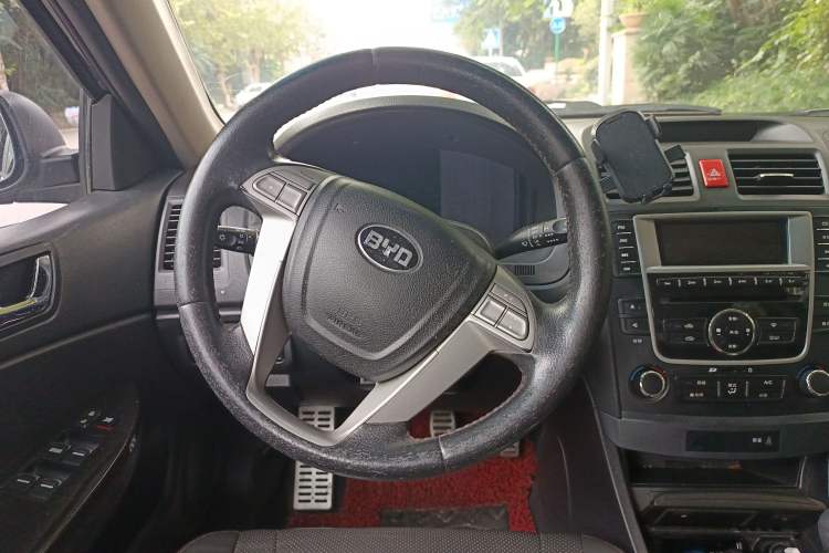 Used BYD G6 2013 2.0L Manual Luxury Version Steering Wheel