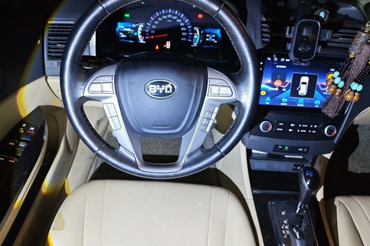 Used BYD G6 2013 1.5TID Automatic Luxury Model Steering Wheel
