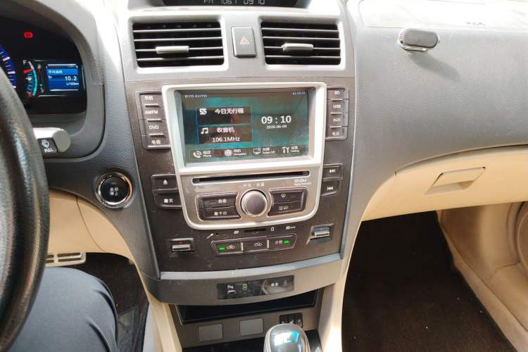 Used BYD G6 2013 1.5TID Automatic Luxury Model Audio And AC Panel