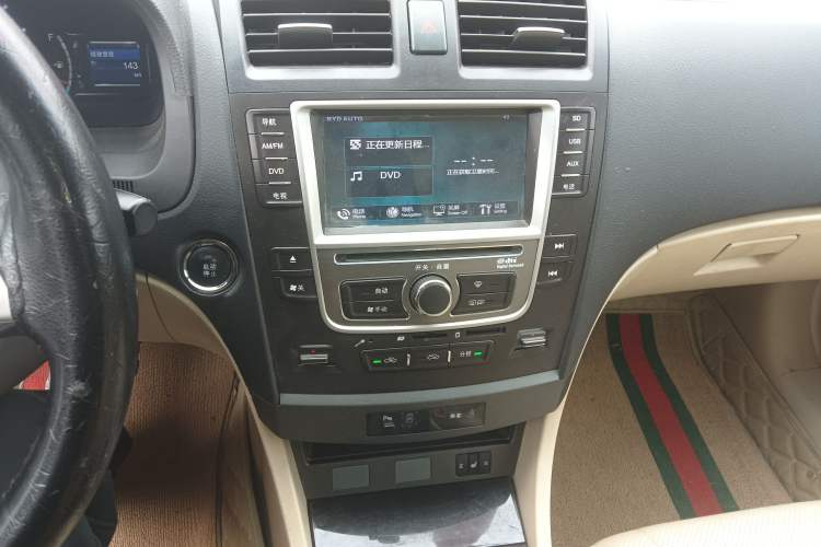 Used BYD G6 2013 1.5TI Manual Luxury Model Audio And AC Panel
