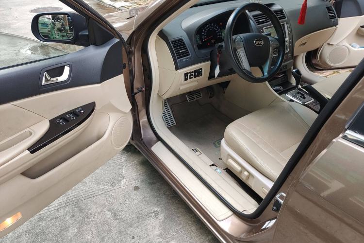 Used BYD G6 2013 1.5TID Automatic Luxury Model Driver Seat