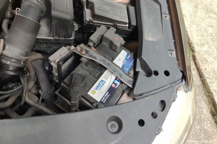 Used BYD G6 2013 1.5TID Automatic Luxury Model Engine Bay Left