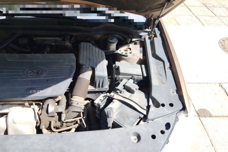 Used BYD G6 2013 1.5TID Automatic Luxury Model Engine Bay Left