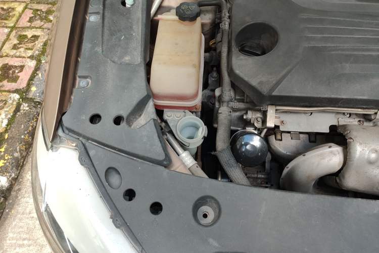 Used BYD G6 2013 1.5TID Automatic Luxury Model Engine Bay Right